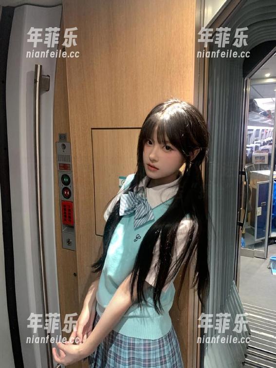 17c吃瓜网 “17c吃瓜网51”传送门:梦游吃瓜世界,踩着瓜皮去“探险”!
