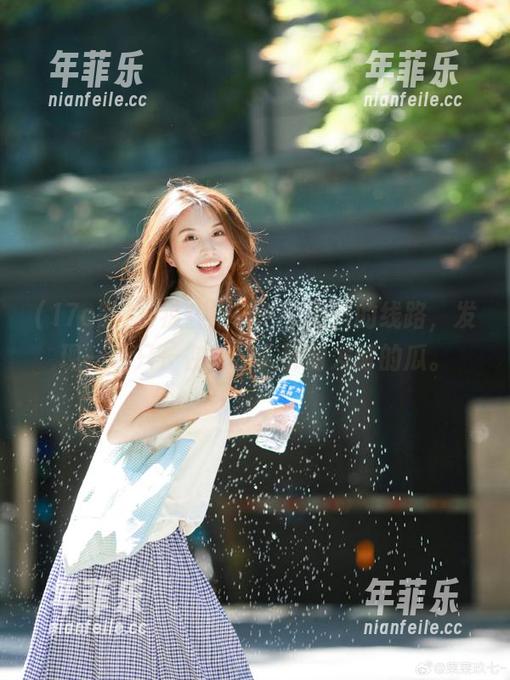 17c黑料 疯狂滑动17c黑料的线路,发现一堆只长在夜深人静时发酵的瓜。