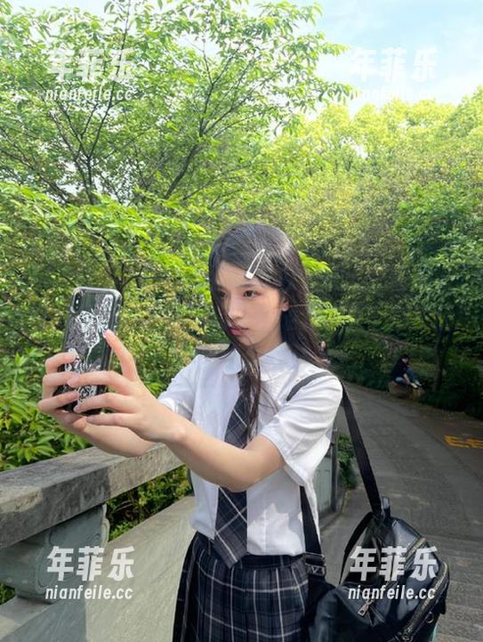 58吃瓜 永久关注58吃瓜,每天都在等谁又添了啥料,感觉我已经成为了这个圈子的一部分。