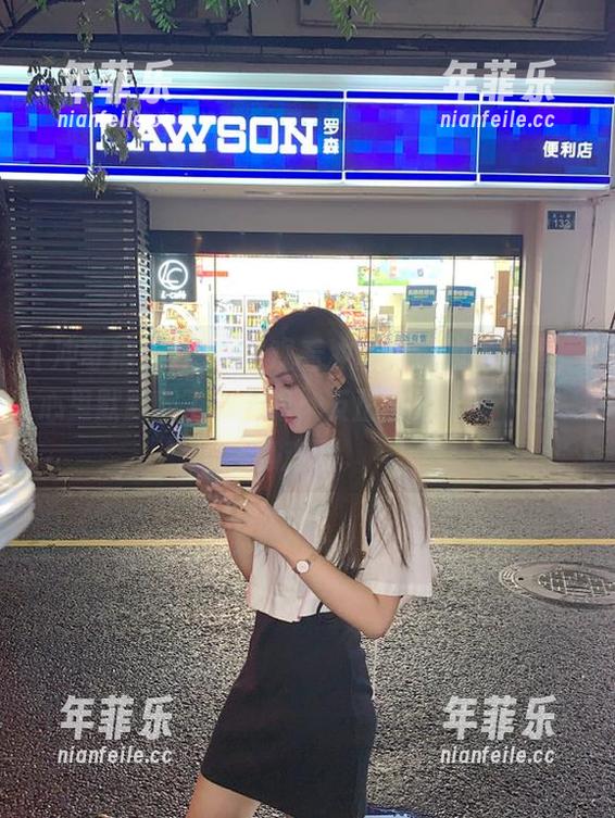 冲哥精选 用眼睛观看冲哥精选的正能量,心里默默翻了个白眼;反正也只能咽下这一口鸡汤。