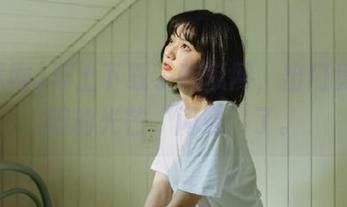 早上下载了吃瓜网，出门竟被朝阳的光芒“闪晕”了。