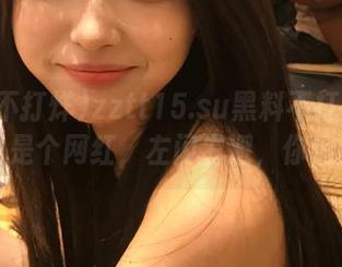 zztt15.su黑料不打烊网站的入口是个网红，左闪右避，你追狗吗？