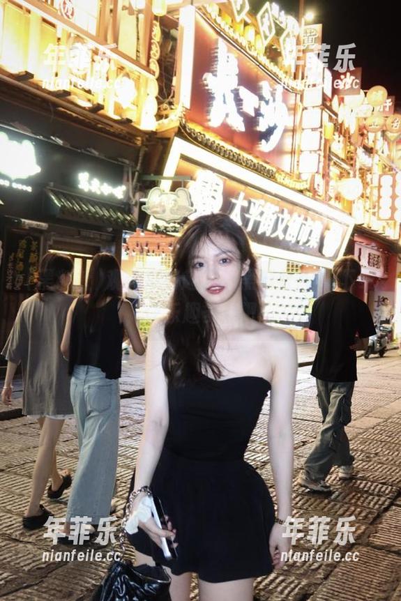 黑料社 观看瓜田趣事,黑料社APP下载,让乐趣多点吧!